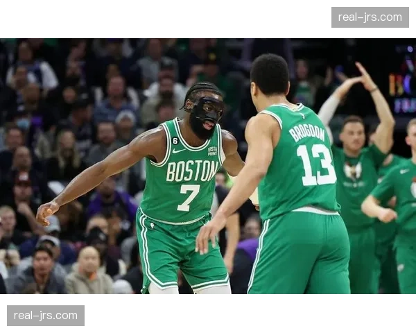 凯尔特人勇士半场分析 布朗稳定输出对抗勇士团队篮球 凯尔特人勇士半场分析 布朗稳定输出对抗勇士团队篮球