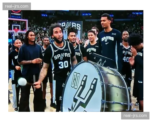 马刺客场作战面对尼克斯召回球员 轮换深度对比成为比赛焦点